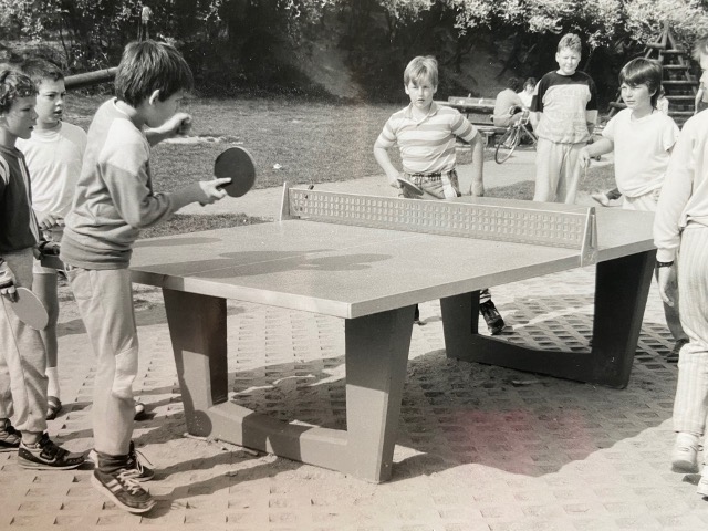 Tischtennistisch auf dem Spielplatz Goethestrae