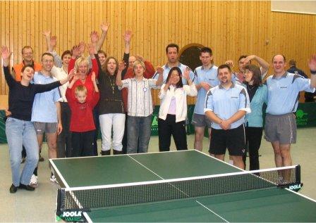 1. Mannschaft und Fans nach dem Spitzenspiel in Dossenheim