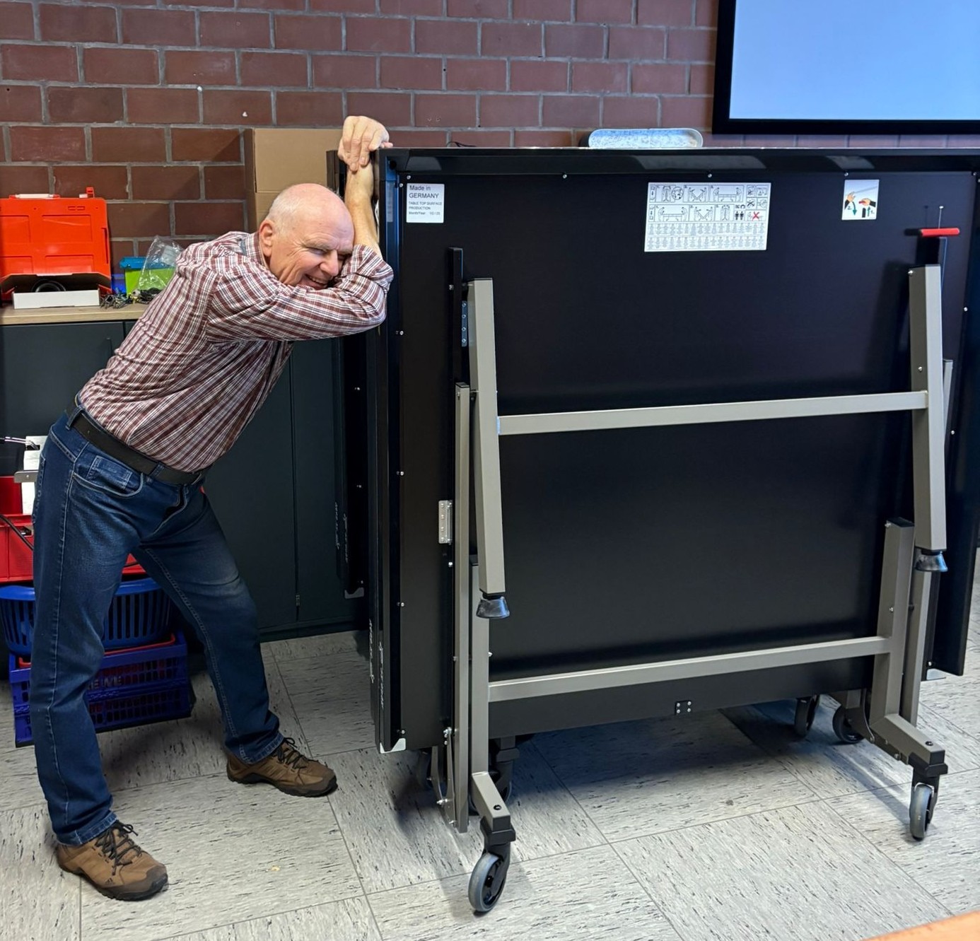 Klaus Becker und neue Tische