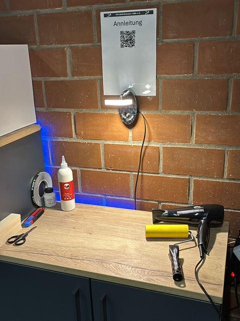 Neue Klebeecke im Vereinsraum